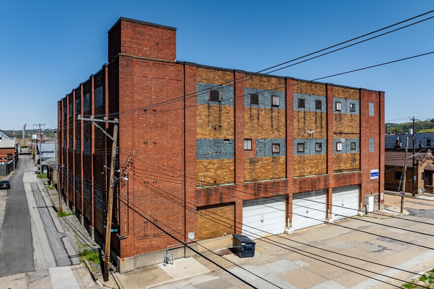 301 Munson Ave, McKees Rocks, PA à louer - Photo de l’immeuble – Image 2 sur 10