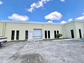 3425 NW 73rd Ave, Miami, FL à louer Photo intérieure– Image 1 sur 21