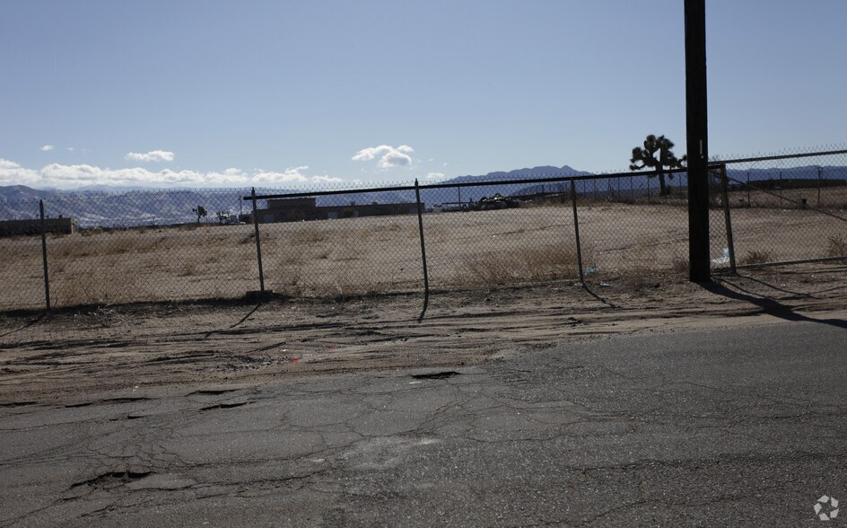 Mesa St, Hesperia, CA à louer - Photo principale – Image 1 sur 1