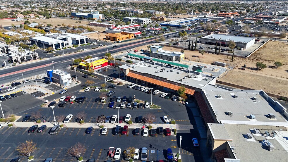 15555 Main St, Hesperia, CA à louer - Photo de l’immeuble – Image 2 sur 6