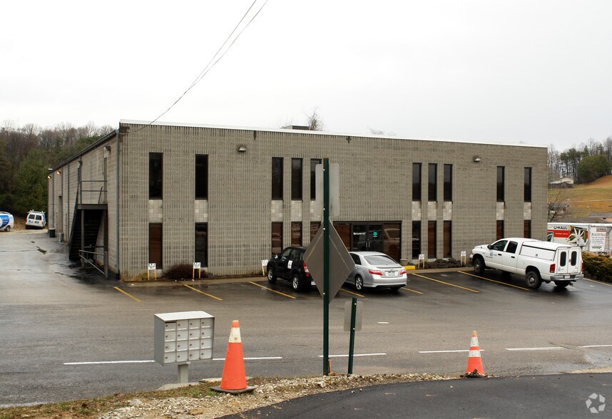 80 Grace Dr, Hurricane, WV à louer - Photo de l’immeuble – Image 2 sur 21