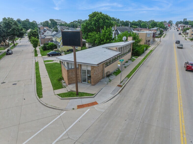 8801 W National Ave, West Allis, WI à vendre - Photo de l’immeuble – Image 2 sur 10
