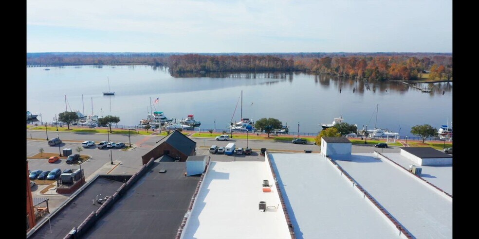 215 W Main St, Washington, NC à vendre - Vidéo sur l’annonce professionnelle – Image 2 sur 16
