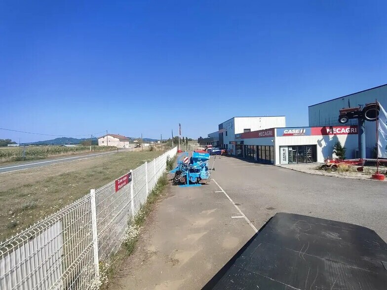 Local d'activités dans Moidieu-Détourbe à vendre - Photo de l’immeuble – Image 1 sur 7