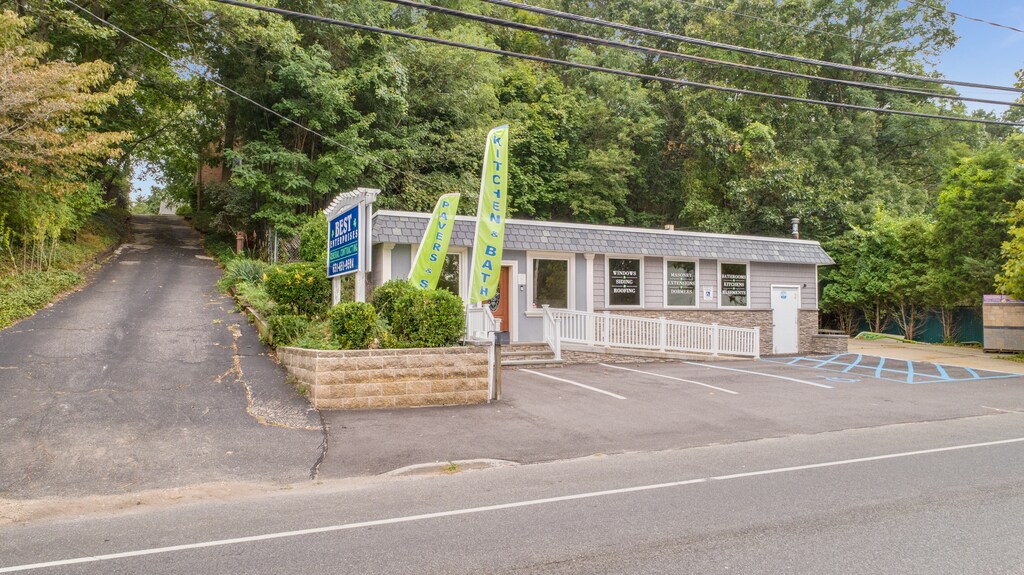 173 Terry Rd, Smithtown, NY à louer Photo principale– Image 1 sur 3
