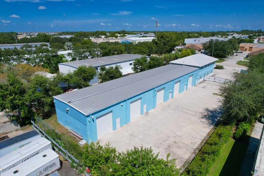 3322 SE Gran Park Way, Stuart, FL à vendre - Photo de l’immeuble – Image 3 sur 22