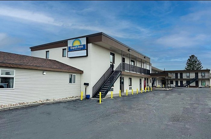 109 16th St, Wheatland, WY à vendre - Photo de l’immeuble – Image 1 sur 11