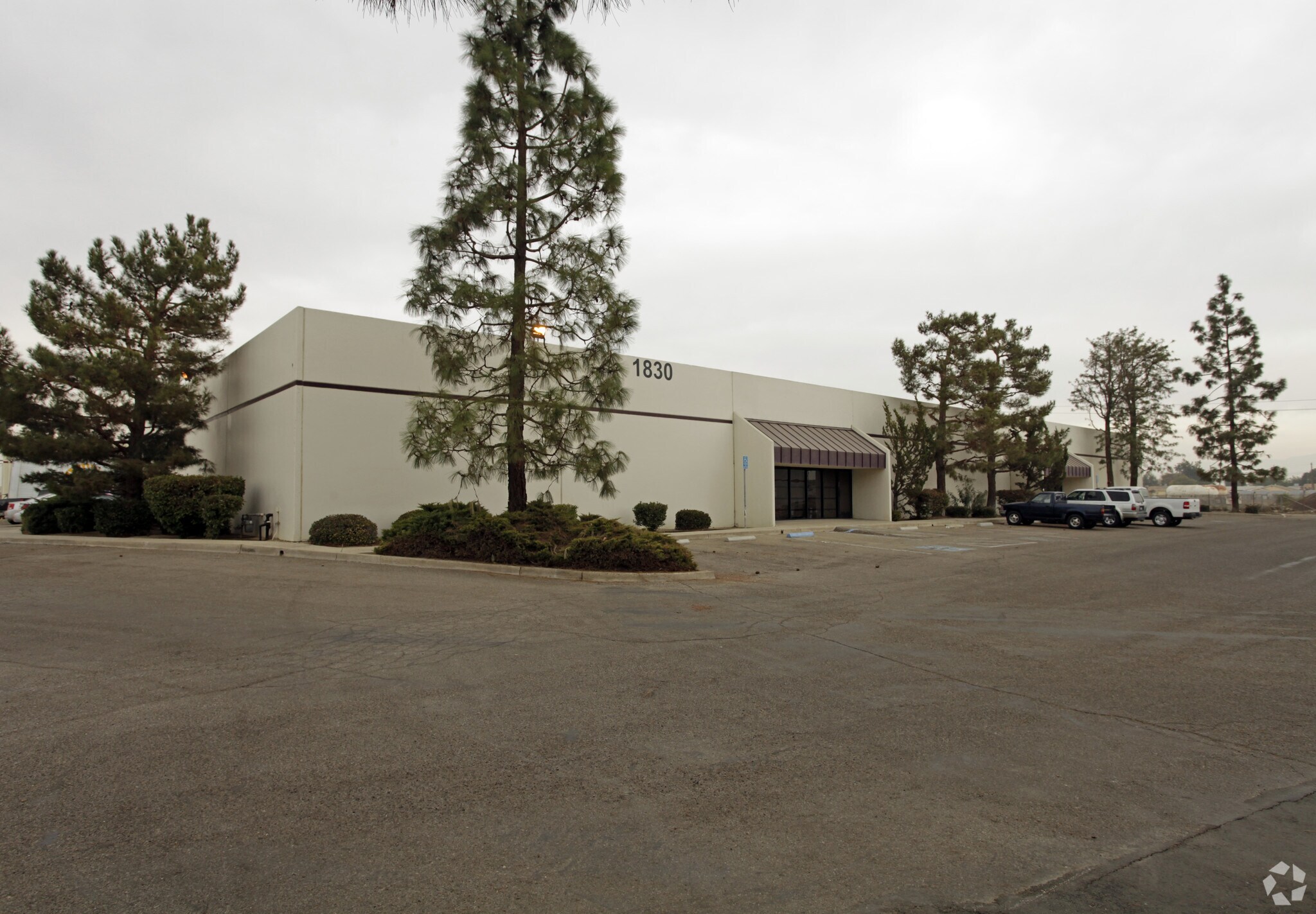 1830-1832 Norris Rd, Bakersfield, CA à louer Photo principale– Image 1 sur 7