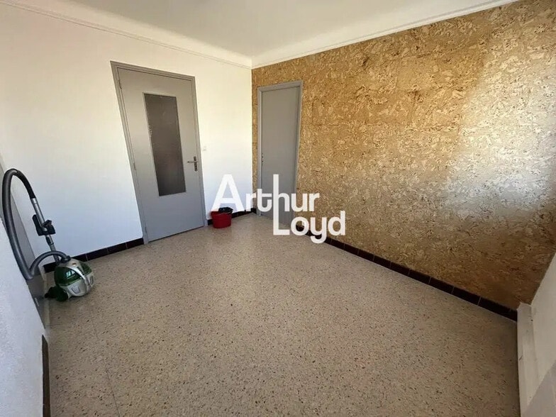 Bureau dans Saint-Raphaël à vendre - Photo de l’immeuble – Image 3 sur 15