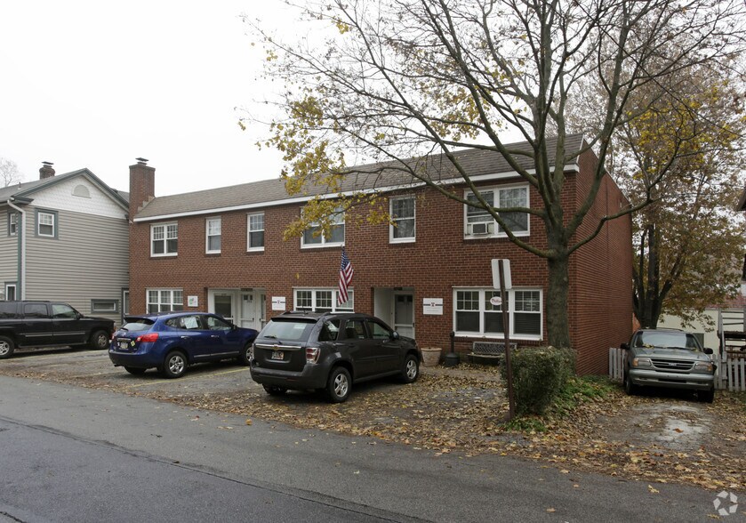 108 Plant Ave, Wayne, PA à louer - Photo de l’immeuble – Image 2 sur 12