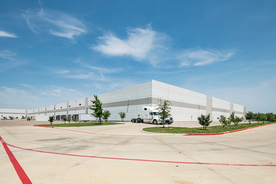 3801 S 20th Ave, Dfw Airport, TX à louer - Photo de l’immeuble – Image 2 sur 10
