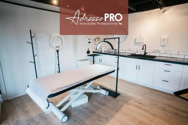 Plus de détails pour Local commercial à vendre