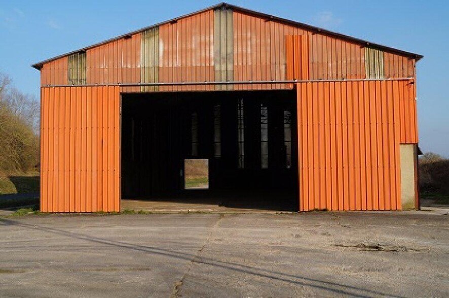 Industriel/Logistique dans  à louer - Photo de l’immeuble – Image 1 sur 2