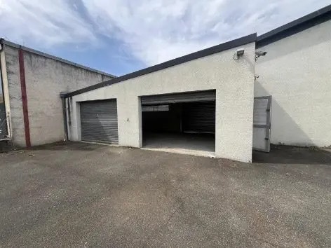 Local d'activités dans Billère à vendre - Photo de l’immeuble – Image 2 sur 8