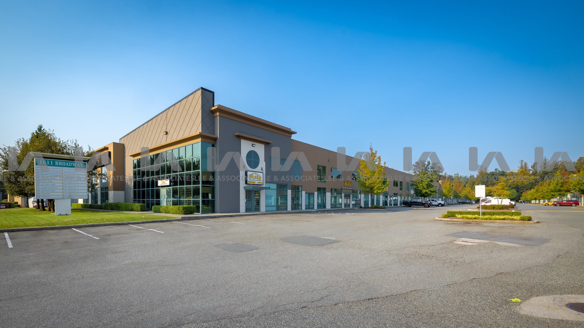 1611 Broadway St, Port Coquitlam, BC à louer Photo de l’immeuble– Image 1 sur 29