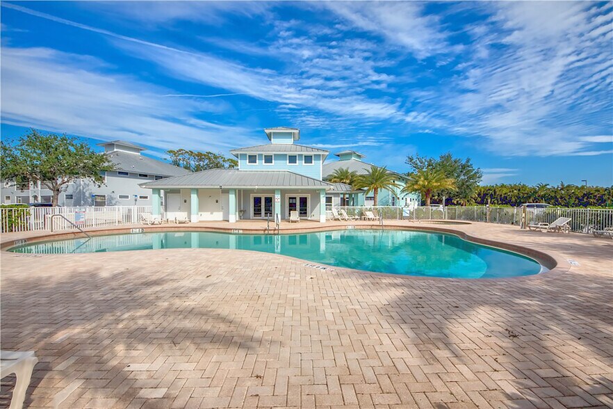 1015-1055 Hancock Creek S blvd, Cape Coral, FL à vendre - Photo de l’immeuble – Image 3 sur 5