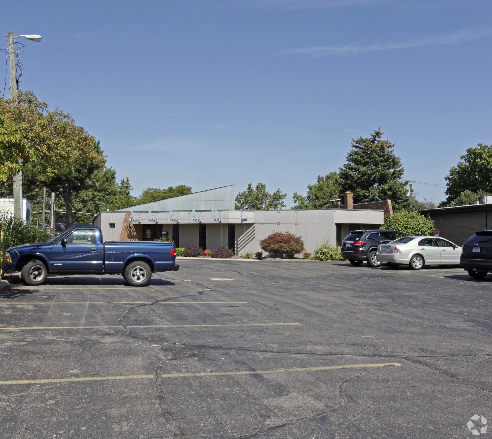 31330 Schoolcraft Rd, Livonia, MI à vendre Photo principale– Image 1 sur 14