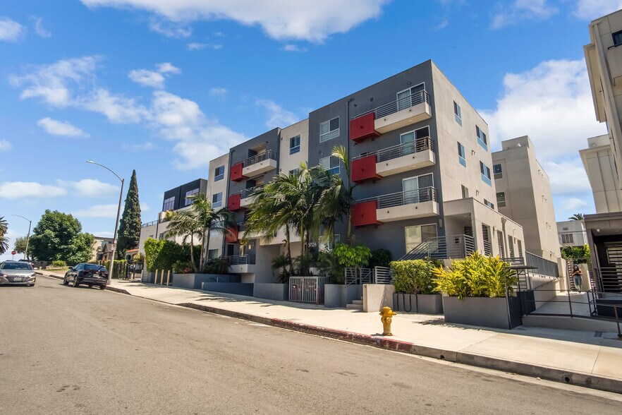 5026 Rosewood Ave, Los Angeles, CA à vendre - Photo de l’immeuble – Image 2 sur 14