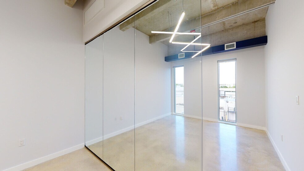 5901 SW 74th St, Miami, FL à louer - Photo intérieure – Image 2 sur 11