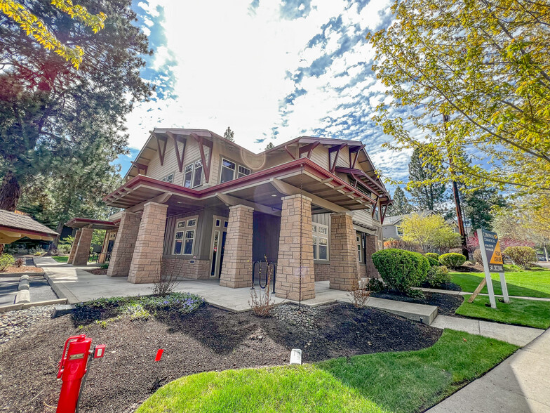 532 SW 13th St, Bend, OR à louer - Photo de l’immeuble – Image 2 sur 5