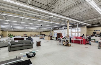 1319 Bloor St W, Toronto, ON à louer Photo intérieure– Image 2 sur 4