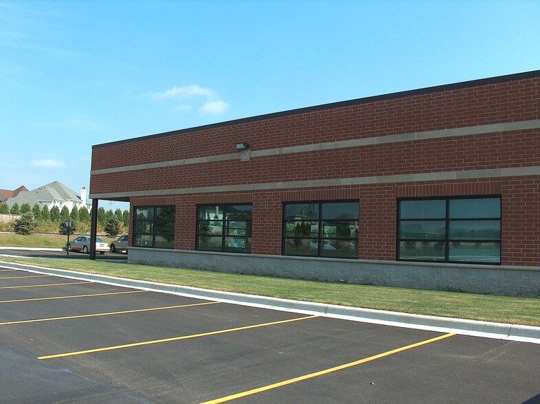 8505 W 183rd St, Tinley Park, IL à louer - Photo de l’immeuble – Image 2 sur 16