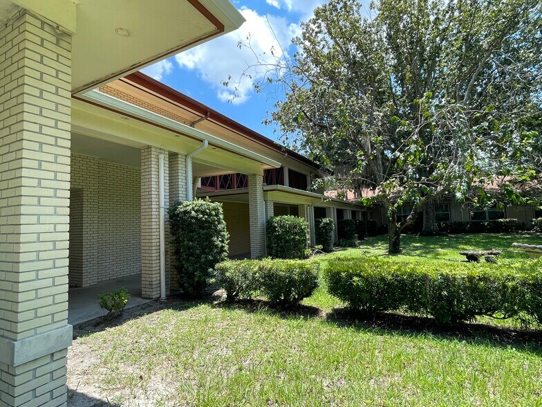 1001 NE 16th Ave, Gainesville, FL à louer - Photo de l’immeuble – Image 3 sur 12