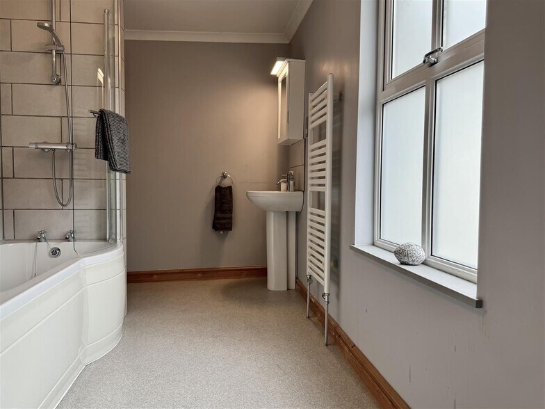 1 Carmarthen St, Llandeilo à louer - Photo intérieure – Image 3 sur 23