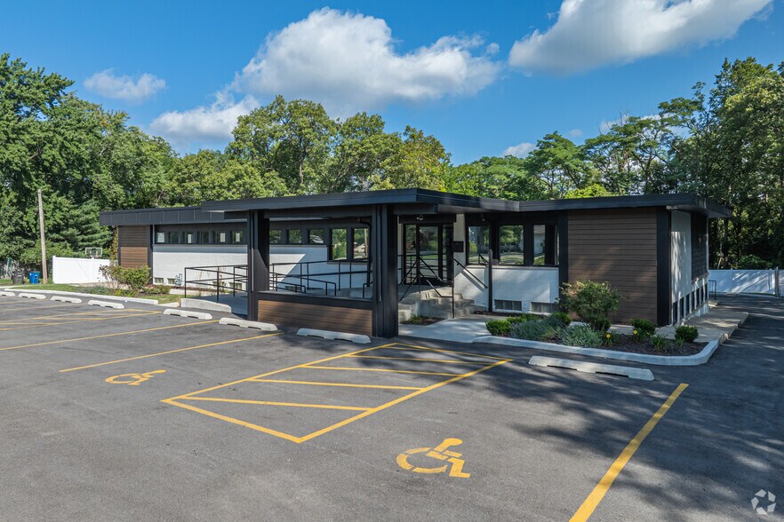 3820 Central Ave, Lake Station, IN à louer - Photo de l’immeuble – Image 2 sur 21