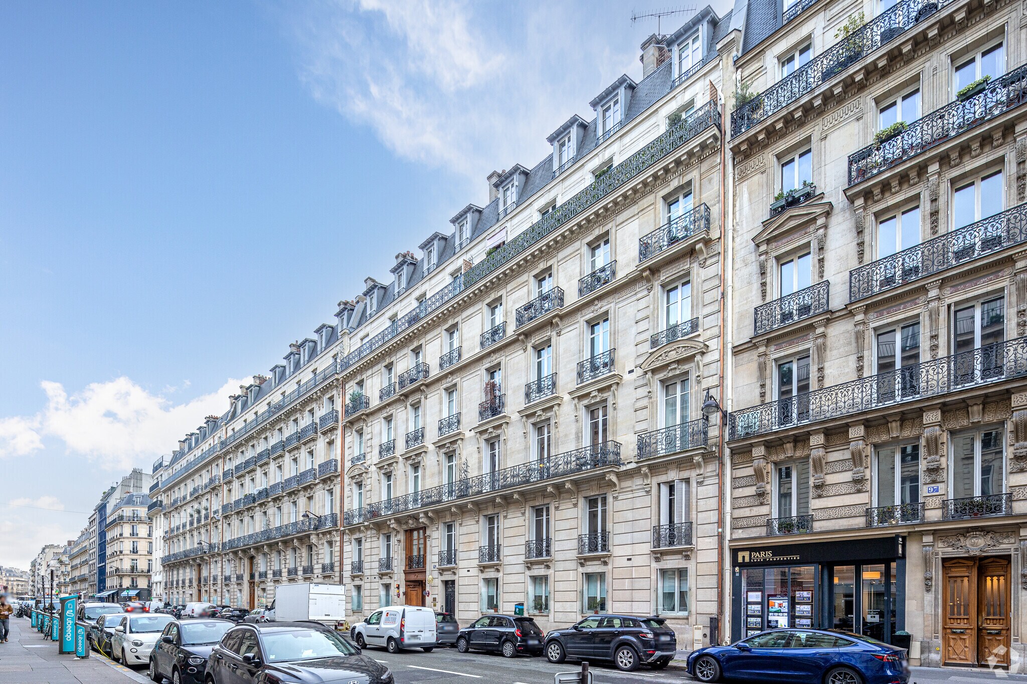 Immeuble residentiel dans Paris à vendre Photo principale– Image 1 sur 3