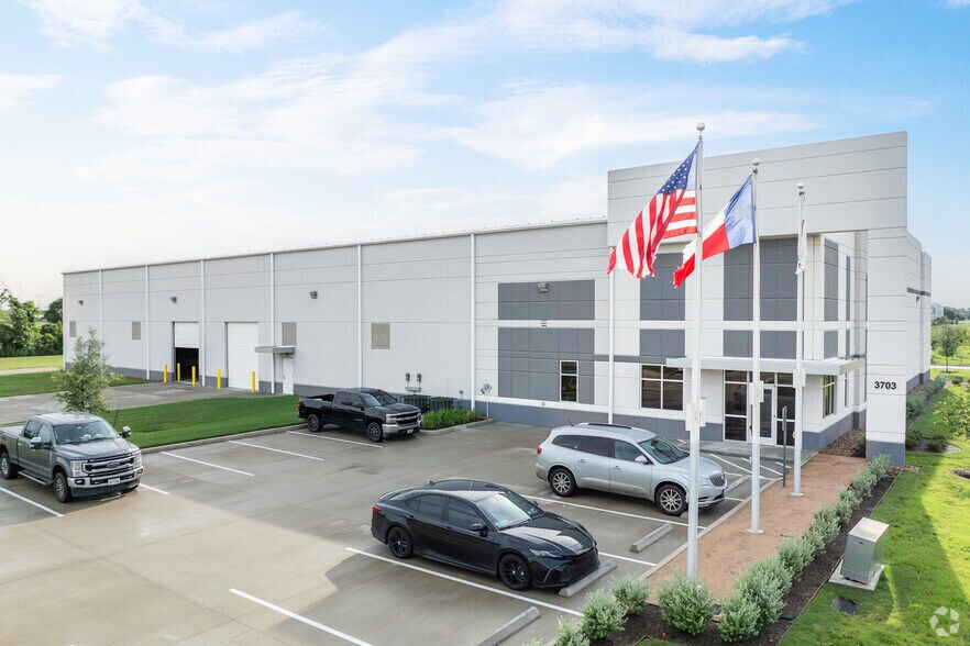 3703 Cedar Blvd, Baytown, TX à louer - Photo de l’immeuble – Image 1 sur 31