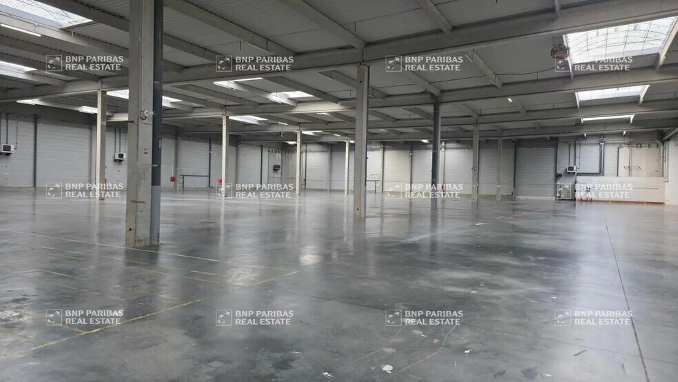 Local d’activités dans Bussy-Saint-Georges à louer - Photo de l’immeuble – Image 3 sur 6