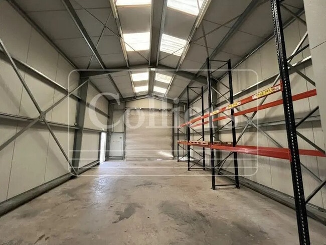 Plus de détails pour Local d'activités à louer