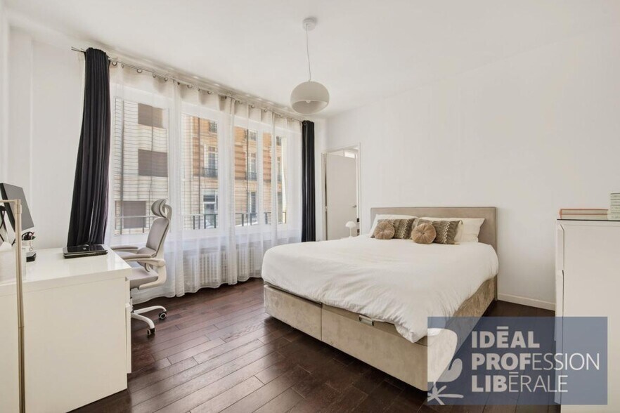 Immeuble residentiel dans Paris à vendre - Photo de l’immeuble – Image 2 sur 11