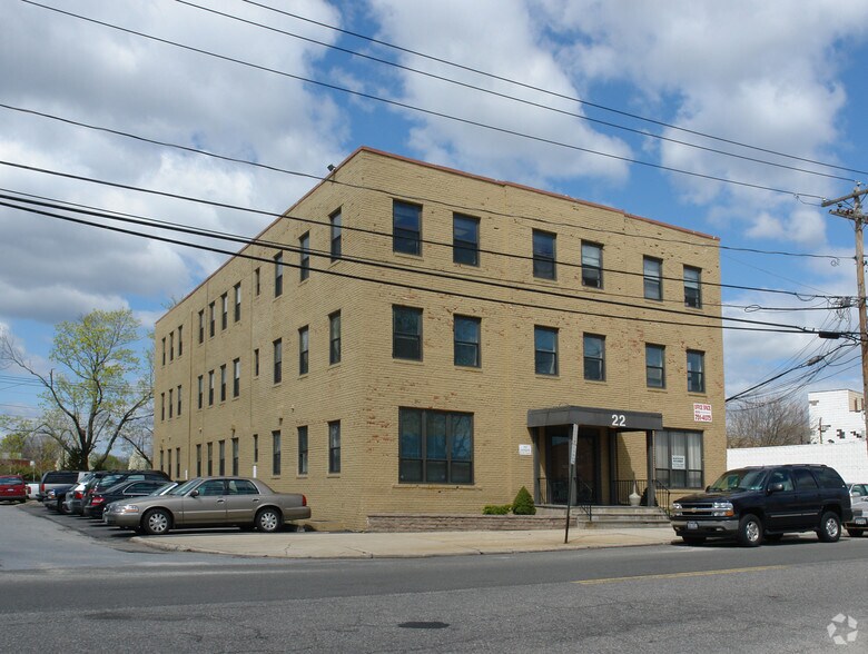 22 Lawrence Ave, Smithtown, NY à louer - Photo de l’immeuble – Image 2 sur 27