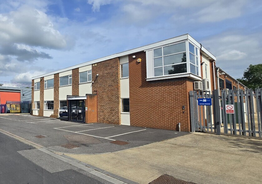 Telford Rd, Bicester à louer - Photo principale – Image 1 sur 6