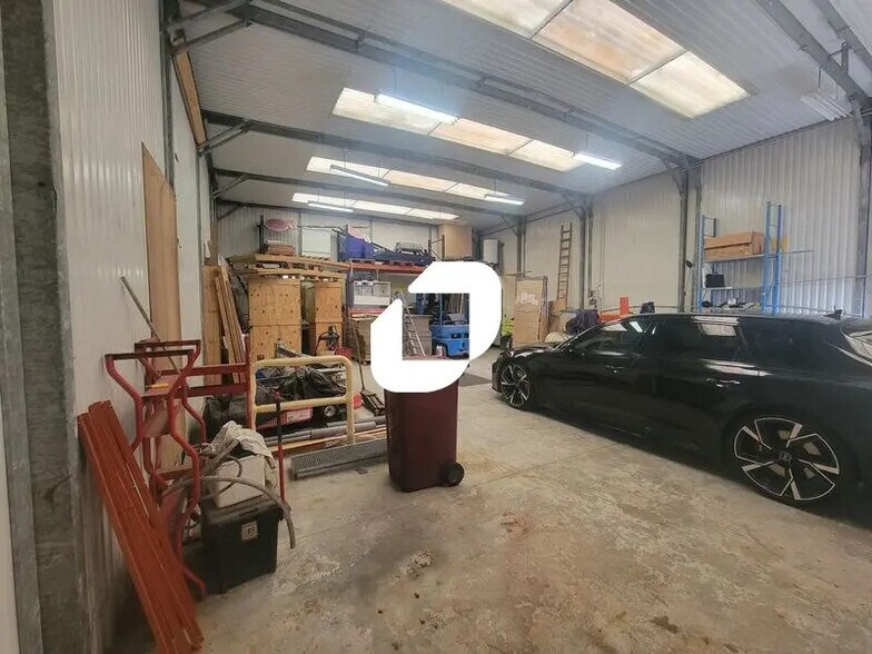 Local d’activités dans Ballainvilliers à louer - Photo de l’immeuble – Image 1 sur 11