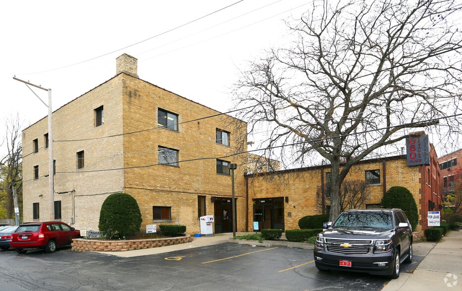 660 LaSalle Pl, Highland Park, IL à louer - Photo de l’immeuble – Image 3 sur 63