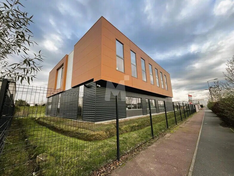 Local d'activités dans Bondoufle à vendre - Photo de l’immeuble – Image 1 sur 9