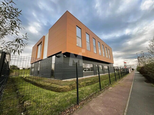 Plus de détails pour Local d’activités à vendre