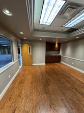 8964 Oso Ave, Chatsworth, CA à louer Photo de l’immeuble– Image 2 sur 6