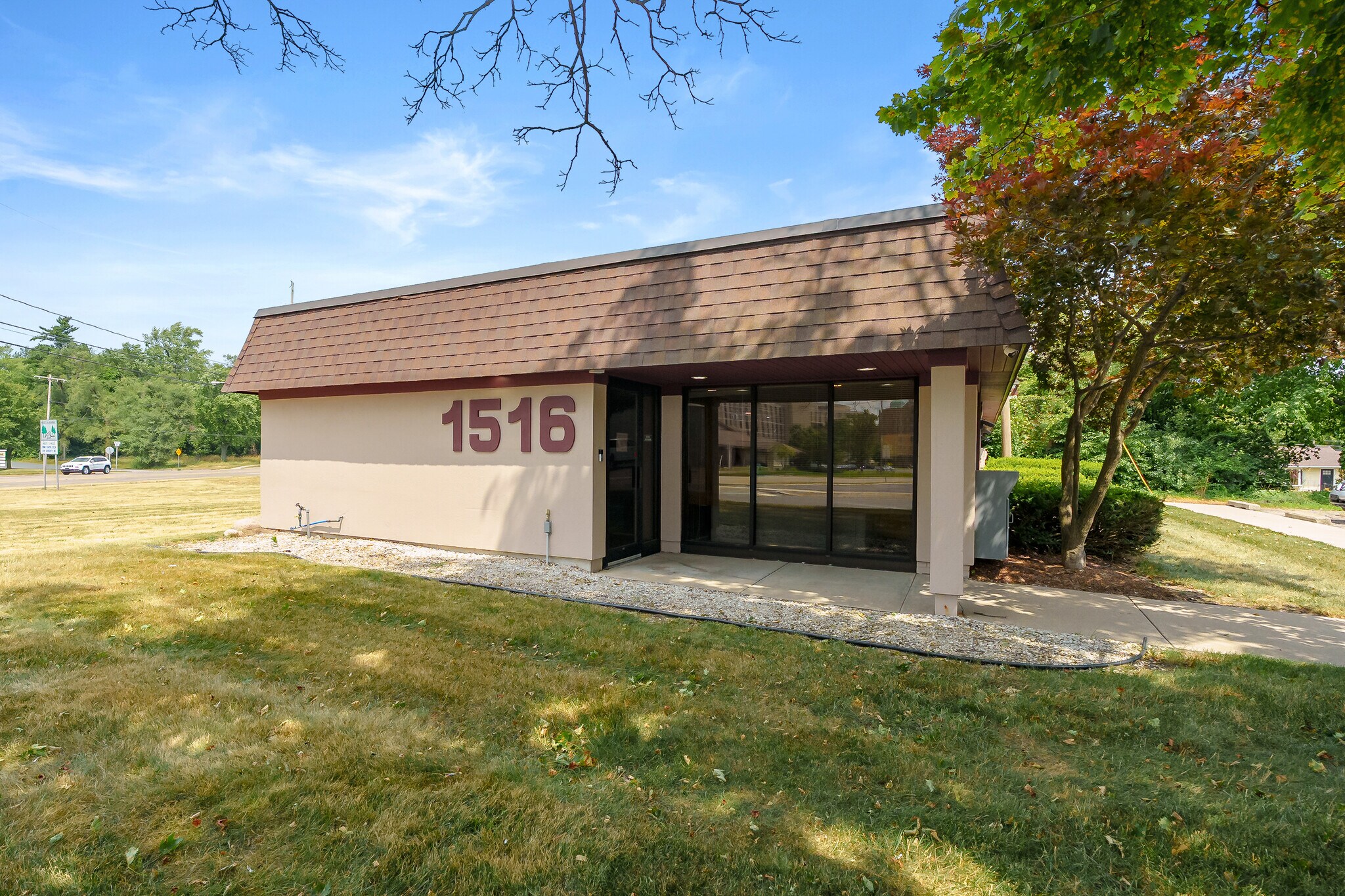 1516 Trimble Ave, Kalamazoo, MI à vendre Photo de l’immeuble– Image 1 sur 48