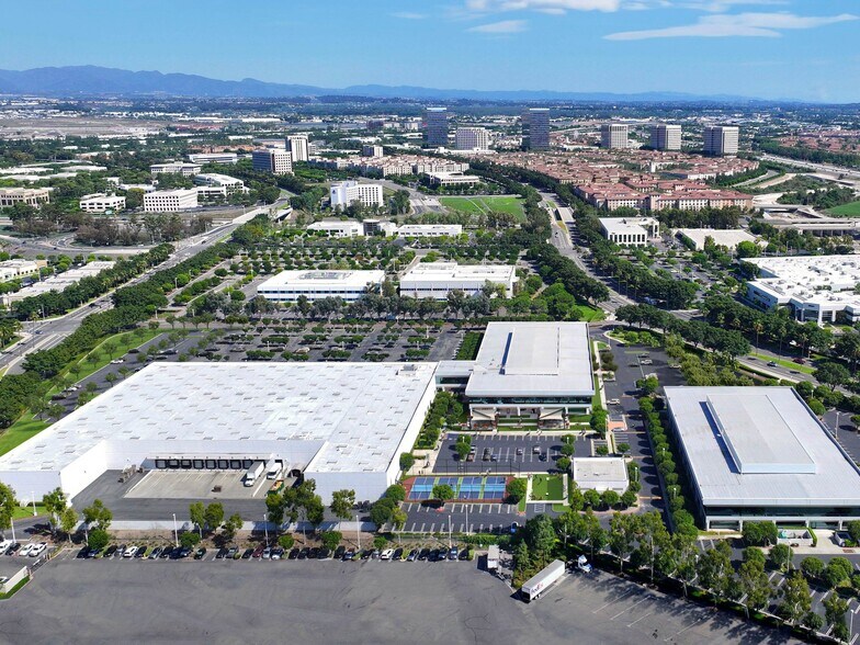 15967 Alton Dr, Irvine, CA à louer - Photo de l’immeuble – Image 2 sur 6