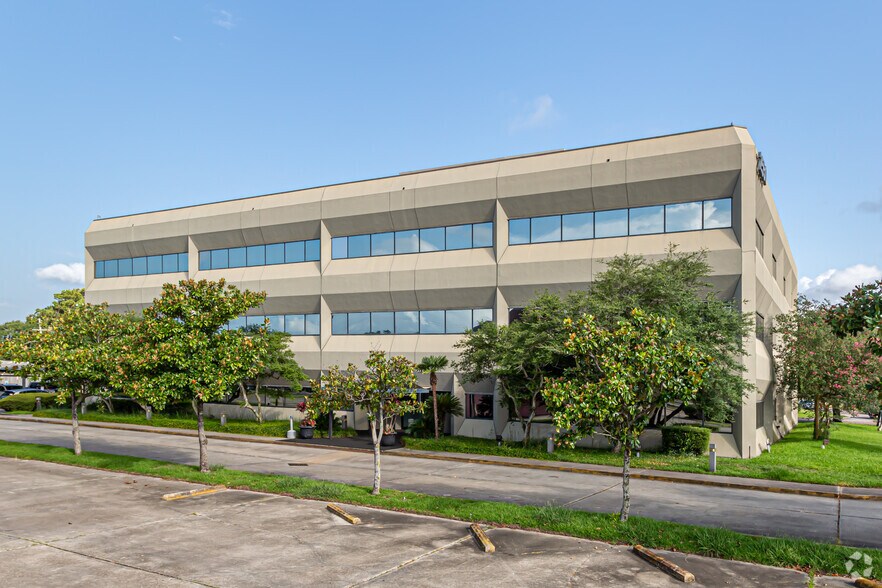 2550 Belle Chasse Hwy, Gretna, LA à louer - Photo principale – Image 1 sur 3