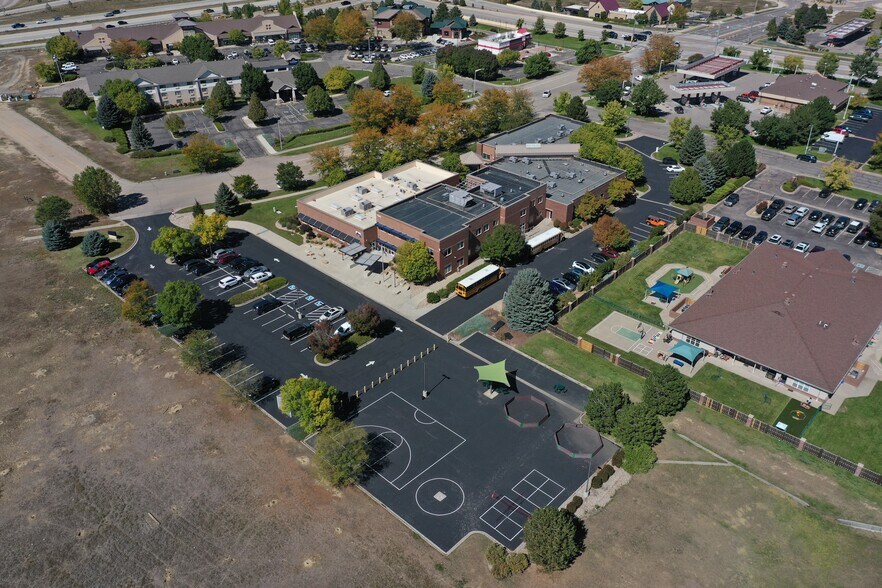 7640 Westgate Dr, Windsor, CO à louer - Photo de l’immeuble – Image 1 sur 15