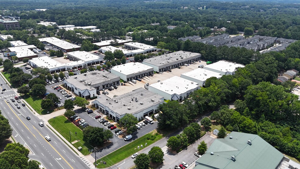 999 Mansell Rd, Roswell, GA à louer - Photo de l’immeuble – Image 2 sur 12