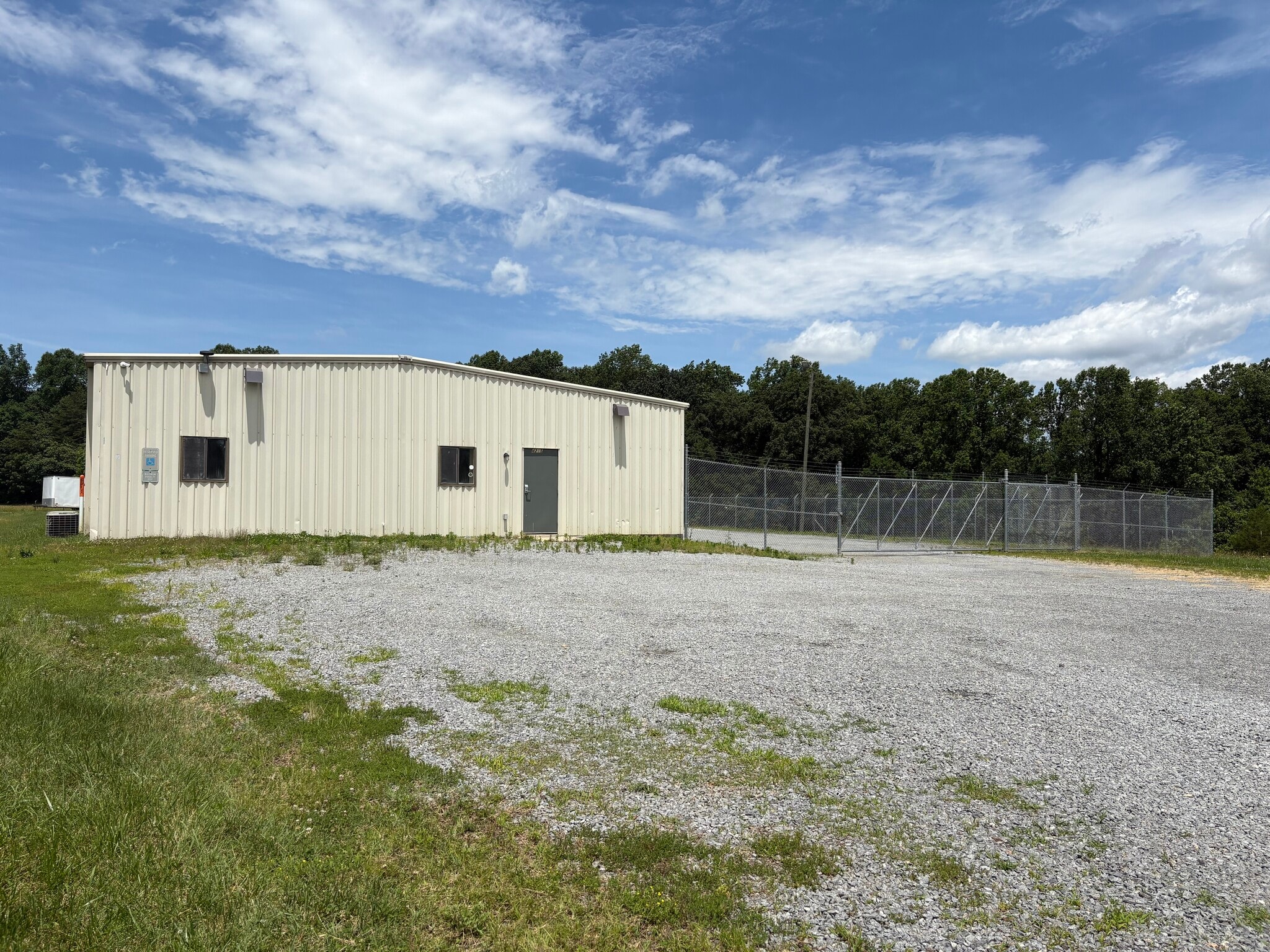 4215 Wilhelm Rd, Jonesville, NC à louer Photo de l’immeuble– Image 1 sur 13