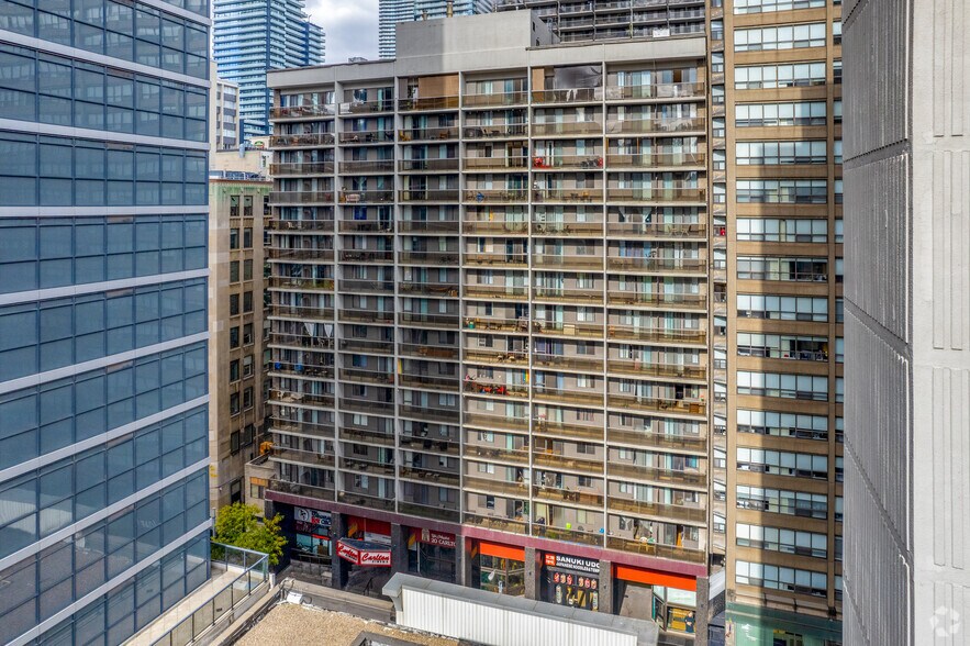 20 Carlton Street, 25 Wood St, Toronto, ON à louer - Photo principale – Image 1 sur 30