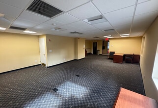 41-11 Bell Blvd, Bayside, NY à louer Photo intérieure– Image 2 sur 5