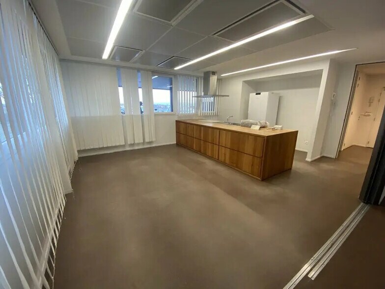 Bureau dans Reims à vendre - Photo de l’immeuble – Image 3 sur 12